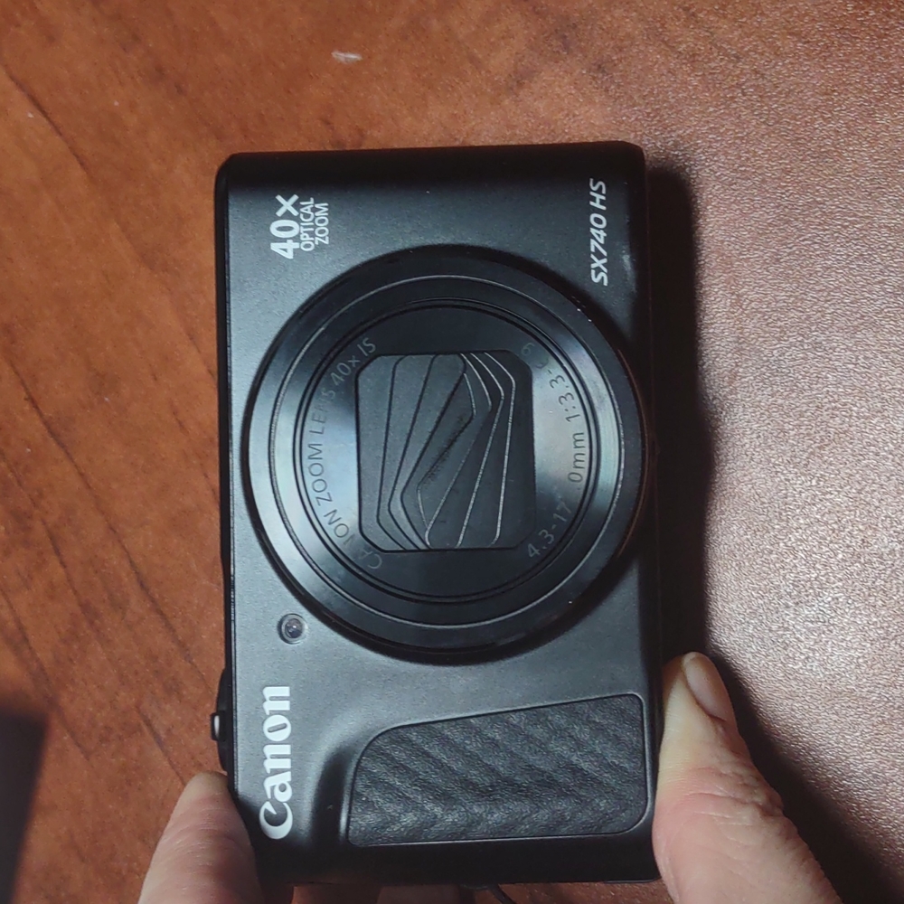 Canon SX740 HS point and shoot camera